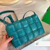 Bolsas de grife de luxo bolsa de ombro feminina bolsa de marca famosa top 5A projetada para homens e mulheres formato de travesseiro muitas cores corpo cruzado