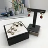 Klassieke retro Europese en Amerikaanse mode-temperamentlicht luxe vol met diamanten oorbellen senior sieraden sense simpele hoogwaardige studs met doos