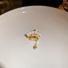 Orecchini posteriori Clip per orecchie in zircone vintage di lusso per donne Orecchini finti con polsini con perle bianche Polsini con perle bianche Y2K Gioielli di design in stile coreano