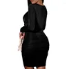 Freizeitkleider OTEN Feminin Sexy V-Ausschnitt Hohlriemen Bleistiftrock Modisches Herbst Winter Langarm Plissee Cocktailparty Kurzes Kleid