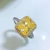 Radiant Cut Pink Diamond Ring 100% Реал 925 Серебряный серебряный серебряный обручальные кольца для женских свадебных ювелирных украшений.