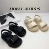 Sandals Children's Sandals 2023 Summer Simple Fashion Soft Bottom Boys School School Moving Shoots Girls Nasual Beach Shoes 4-15 Years W0327