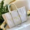 2024 Luxo Classics Womens Bolsas Beach Pearl Canvas Bordado Chain Packs Bag Pequeno Grande Pacote Ivjt