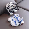 Sandálias 2022 Summer Baby e Criandler Sandálias de caminhada macia Air Mesh Sandals esportivos respiráveis ​​Infantas Anti -colisão do dedo Cap sandalias W0327