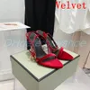 2023 nouveau brillant luxe femme pantoufle en cuir slide designer velours rivet homme cadenas pointu nu haut talon denim sangle robe chaussure laminé cheville sangle sandale 10.5CM