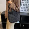 Axelväskor tyg crossbody för kvinnor ny trend vinter mode stor tygväska shopping handväskor 230322