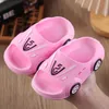 Slipper Kinderhausschuhe Sommer Neue Jungen Baby Cool Cartoon Sportwagen Tragen Weiche Sohle Rutschfeste, langlebige Hausschuhe Außerhalb des Hauses Z0327