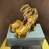 Platform Topuk Sandalları Kadın Moda Saten Patent Deri Üçgen Dekorasyon Serin Ayakkabılar Tasarımcısı 13cm Yüksek 35-42 Bayanlar Roma Sandal Kutu