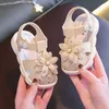 Sandalen Sweet Princess Sandals 2022 Nieuwe zomer Kinderen mode bedekte tenen zachte meid roze bloemen kinderen snap knop plat casual niet-slip w0327