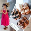 Сандалии девочек Summer Sandals Kids Beach Shoes 2023 Летние новые дети Сандаль Принцесса Стиль Стиль Мягкий Анти-Слип Открытые пальцы 21-34 W0327