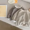 Tシャツ子供用縞模様のセーター秋の男の子韓国スタイルストレッチトップロングスリーブボトムシャツ230327