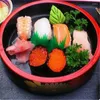 Dekoratif çiçekler yeşil yaprak Japon yemek suşi dekorasyon çimen yaratıcı plastik sashimi dekor araçları