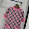 Marca rosa marca clássica jacquard xadrez de manga curta de lã de lã importada de lã de lã simples de versão casual temperamento maxiskit para mulheres