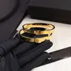 Bangle 2023 Bracelets de créateurs Bracelets de luxe Bracelets de bouteille Timbre America Style de mode Femmes Homme Taille Bracelet en acier inoxydable Cadeaux d'amour de mariage Bijoux Top