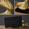 Tafelbladwijnrekken modern decor abstract sculptuur hars beeldhouwture kunst gouden standbeeld woonkamer huisdecoratie kantoor bureau accessoires 230327