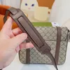 Erkekler Messenger Çanta Moda Şarkı Çıkarağı Klasik Marka Marka G Tag Designer Crossbody Bag Unisex Dizüstü Torbalar 28cm Postacı Çanta Evrakları