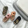 Sandali Scarpe traspiranti scavate per bambini 2023 Primavera estate nuovi sandali Baotou da ragazza in stile britannico per ragazzi 1-9 anni pantofole W0327