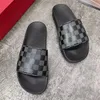 Slippers masculino Moda de verão Novo desodorizante anti-deslizamento ao ar livre Sandálias de lazer de lazer de Bottom Soft Bottom Sange Sandals 38-45