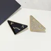 Designer Géométrique Diamant Broches De Luxe Femmes Marque Logo Broche Conception Exquise 18k Or Broche De Mode En Acier Inoxydable Solide Couleur Pins Amour Cadeau Bijoux