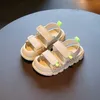 Sandalen jongens sandalen 2022 Nieuwe zomermeisjes schoenen jongens zachte bodem non-slip kinderbabyschoenen kinderen strandschoenen peuter schoenen w0327