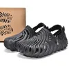 Nowy Salehe Bembury Sza Croc Sandal Famery słynny projektant Pollex Clog Bluckle Kapcieczki Krzyki Slajdy Czarne białe jasnoniebieskie różowe różowce Pianki Mężczyźni Sandels