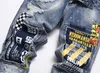 Herrbyxor mode jeans streetwear calca rock motorcykel tryckt broderi herrar smala borste lapptäcke denimfärgning byxor 230328