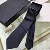 Prad Necktie Mens Women Designer Tie Tie Dashing Neck Bow للرجال السيدات مع رسائل أنماط العنق الصلبة ألوان العنق