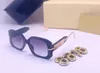 Retro-Sonnenbrille für Damen, kleine Sonnenbrille mit rechteckigem Rahmen, UV400-Schutz, Brillen für Sommer, Reisen, Strand, trendige Brillen, mit Box 8816