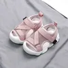 Sandaler 2022 sommar nya barn sandaler baby solid mjuk botten barfota sandaler pojkar flickor anti-kick fotskydd skor w0327