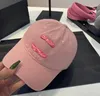 Europa och USA Rose Pink Baseball Cap Letter Ball Caps Tide Brand Herr- och kvinnors tredimensionella logotyp Cap Classic Classic