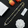 Gglies halsband Klassiska blommahalsband kvinnor designer smycken gyllene kedja halsband för kvinnors lyxbrev smycken med pärlhalsband fest