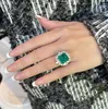 Cluster Rings 925 Stamp Fashion Emerald Zircon Finger Ring White Gold Filled Party Wedding Band for Women Män Löfte smycken gåva