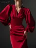 Casual Dresses Mnealways18 Party Elegant Women Red Dress Lantern långärmad V-ringning Evening Midi Dress Ruched Sexy Ladies Satin Dresses 230327