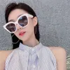 2024 Fashion Men's Luxury Designer Kvinnor Solglasögon Familjens stora fyrkantiga tallrik japansk koreansk stil ins netröd