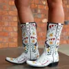 Ботинки BONJOMARISA Western Cowboy Women Boots Cowgirl Сапоги до середины икры с сердцем в стиле ретро с вышивкой без шнуровки Массивная повседневная весенняя обувь Woman 230328