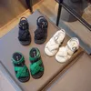 Sandalen groene kinderen sandalen weven meisjes nieuwe solide kleur open-teen kinderen mode casual schoenen 2023 zomer nieuwe ademende drop verzending w0327