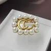 2023 Designer neue Gujia Doppel G Perle Halskette Armband Ohrringe Haarspange Brosche Messing Material Licht Luxus elegante Temperament Kette Set Frauen