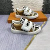 تصميم العلامة التجارية الاطفال الاحذية الجلدية تصميم منقوش حذاء طفل صغير الاطفال اللوح الاحذية