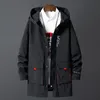 Męski Trench Tryb Coats Korea Ogabrywa 7xl 8xl 2023 Jaket Windbreaker Hitam Kasual Pria Jas Hujan Panjang Untuk Pakaian Musim Semi Gugur Dingin 230328