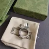 Neues Design Ring für Frau Mann Silber Ringe Messing Buchstaben Charm Ring Modeschmuck Versorgung