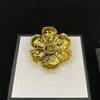 Broszka damska złoto G marka luksusy Desinger broszka kobiety Rhinestone perła list broszki garnitur Pin biżuteria odzież dekoracja akcesoria wysokiej jakości