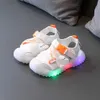 Sandalen LED Licht Zomersandalen voor kinderen PU Leer Non-Slip Boys Girls Travel Outdoor Beach Shoes Fashion Children Sport Sandals W0327