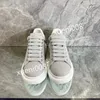 2023Now Designer Moda Sapatos casuais mulheres Novos sindicatos bege pretos Tênis de tênis de couro branco de camurça brancos treinadores camuflados