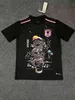 23-24 Japon T-shirts pour hommes T-shirts d'été pour fans de football Polos en tissu respirant Badge brodé Football en plein air Chemise professionnelle décontractée