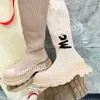 Autumn Socks Flat Long Boots Mode gebreide elastische laarsontwerper Alfabetische dame brief dik platform vrouwen schoenen groot