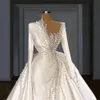 Robes de soirée haute quliaty Satin mariage Dubaï 2023 mariée luxe perles perles manches longues robes de mariée africaines, plus la taille sur mesure 230328