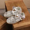 Sandals Summer Girls Sandals Cute Bow Fashion Sequins Kids Princess Shoes Flat Heels Girls Beach Sandals SY098 W0327