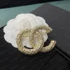 2022 Desinger Marque Luxurys Broche Femmes Strass Perle Lettre Broches Costume Pin Mode Bijoux Vêtements Décoration Haute Qualité Accessoires