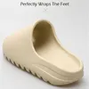 Tofflor original män tofflor mjuka sandaler kvinnor strand casual skor ljus eva glider märke för män flip flops lyx sommaren mäns sandal z0328