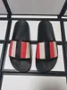 2023 夏スリッパデザイナー男性女性スリッパ正しいフラワーボックスダストバッグ靴スネークプリントスライド夏ワイドフラットサンダルスリッパ女性の靴